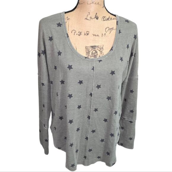Lucky Brand Deep Scoop Neck Gray Star Patterned Long Sleeve Top Lightweight M - Picture 3 of 7